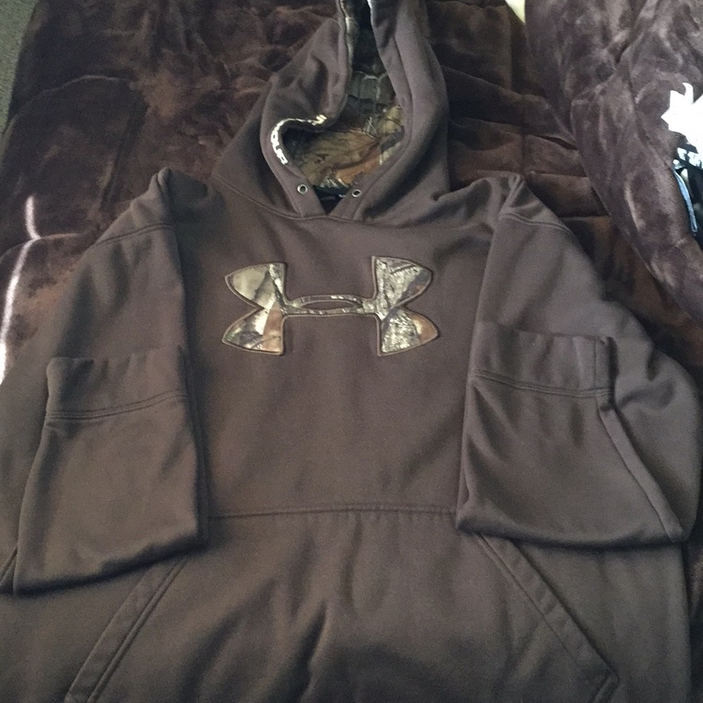 Underarmour size large sweatshirt